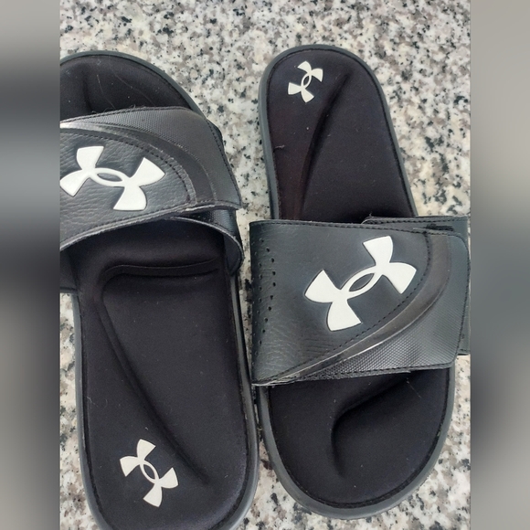 Under Armour black and white slides - Picture 4 of 4